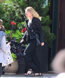 Ashley Olsen feet photo thumbnail