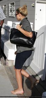Ashley Olsen feet photo thumbnail