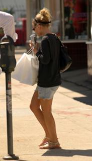 Ashley Olsen feet photo thumbnail