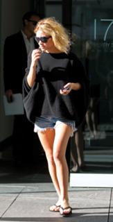 Ashley Olsen feet photo thumbnail