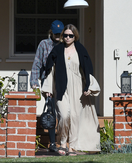 Ashley Olsen feet photo thumbnail