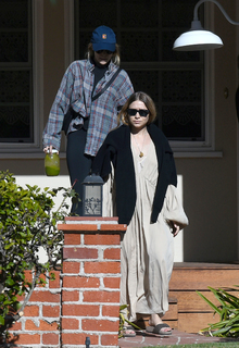 Ashley Olsen feet photo thumbnail