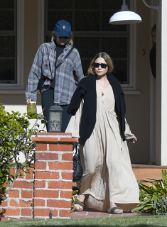 Ashley Olsen feet photo thumbnail