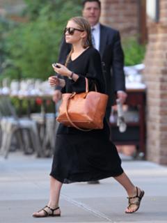 Ashley Olsen feet photo thumbnail