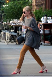Ashley Olsen feet photo thumbnail