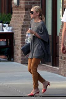 Ashley Olsen feet photo thumbnail