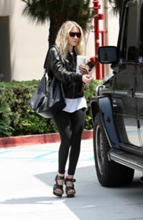 Ashley Olsen feet photo thumbnail