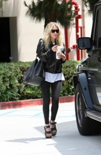 Ashley Olsen feet photo thumbnail