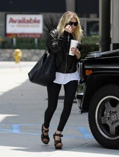 Ashley Olsen feet photo thumbnail