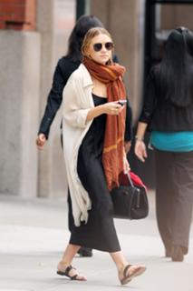 Ashley Olsen feet photo thumbnail