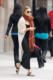 Ashley Olsen feet photo thumbnail
