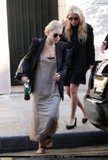 Ashley Olsen feet photo thumbnail