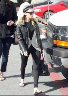 Ashley Olsen feet photo thumbnail