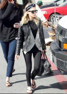 Ashley Olsen feet photo thumbnail