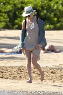 Ashley Olsen feet photo thumbnail
