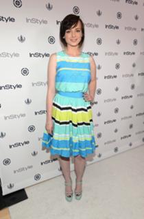 Ashley Rickards feet photo thumbnail