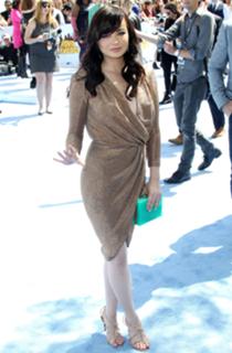 Ashley Rickards feet photo thumbnail