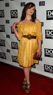 Ashley Rickards feet photo thumbnail
