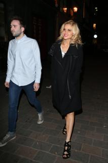 Ashley Roberts feet photo thumbnail