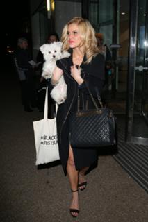 Ashley Roberts feet photo thumbnail