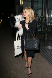 Ashley Roberts feet photo thumbnail