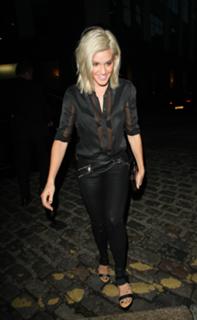 Ashley Roberts feet photo thumbnail