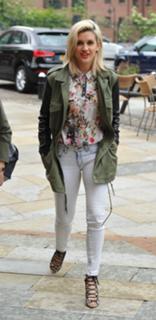 Ashley Roberts feet photo thumbnail