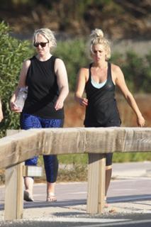 Ashley Roberts feet photo thumbnail