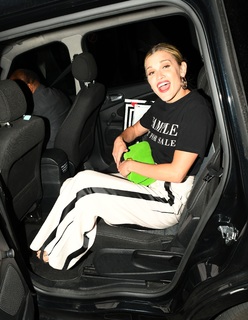 Ashley Roberts feet photo thumbnail
