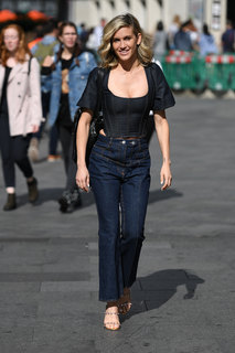 Ashley Roberts feet photo thumbnail