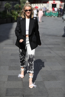 Ashley Roberts feet photo thumbnail