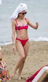 Ashley Roberts feet photo thumbnail