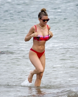 Ashley Roberts feet photo thumbnail