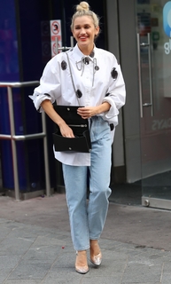 Ashley Roberts feet photo thumbnail