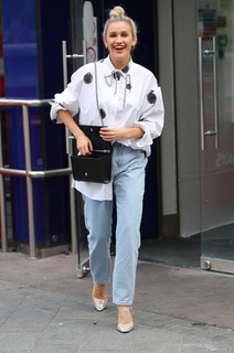 Ashley Roberts feet photo thumbnail