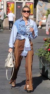 Ashley Roberts feet photo thumbnail