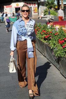 Ashley Roberts feet photo thumbnail