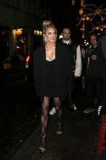 Ashley Roberts feet photo thumbnail