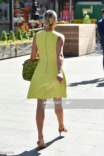 Ashley Roberts feet photo thumbnail