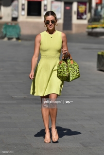 Ashley Roberts feet photo thumbnail