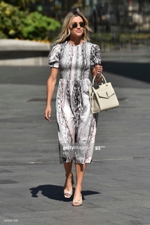 Ashley Roberts feet photo thumbnail