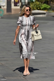 Ashley Roberts feet photo thumbnail