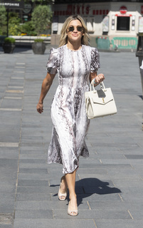 Ashley Roberts feet photo thumbnail