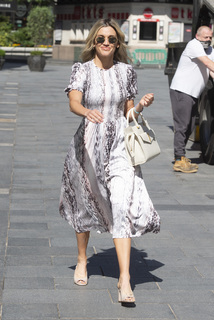 Ashley Roberts feet photo thumbnail