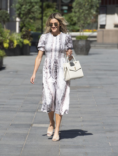 Ashley Roberts feet photo thumbnail