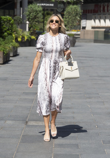 Ashley Roberts feet photo thumbnail