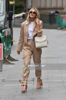 Ashley Roberts feet photo thumbnail