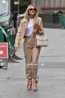 Ashley Roberts feet photo thumbnail