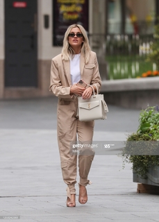 Ashley Roberts feet photo thumbnail