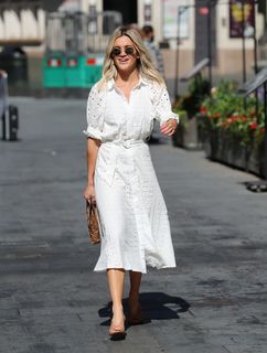 Ashley Roberts feet photo thumbnail